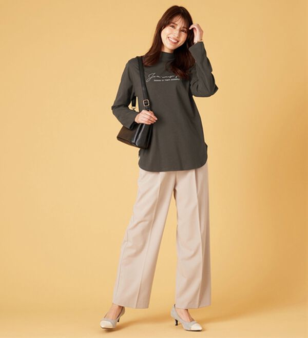 BELLUNA（ベルーナ）の「刺しゅうロゴ使いハイネックプルオーバー（カットソー）」｜詳細画像