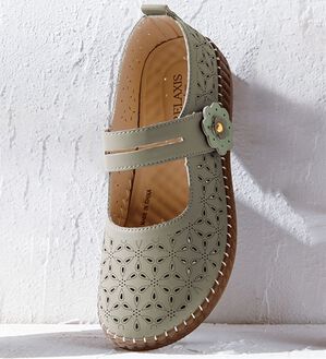 BELLUNA（ベルーナ）の「ゆったりカットワークストラップシューズ（パンプス）」｜グレー