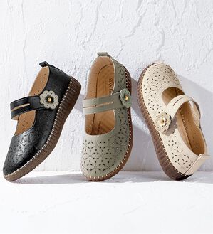 BELLUNA（ベルーナ）の「ゆったりカットワークストラップシューズ（パンプス）」｜詳細画像