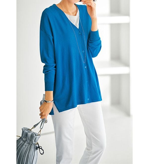 BELLUNA（ベルーナ）の「ボタン使いＶネックカーディガン（ニットカーディガン）」｜詳細画像