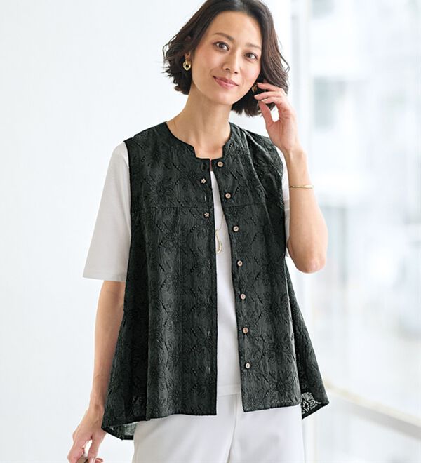 BELLUNA（ベルーナ）の「インド綿大人の花柄フレアーベスト（ベスト）」｜詳細画像