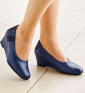 BELLUNA（ベルーナ）の「山羊革４Ｅ異素材使いパンプス（パンプス）」｜ブルー