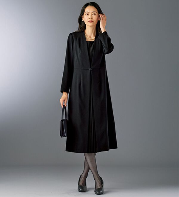 BELLUNA（ベルーナ）の「洗えるストレッチ！ロングジャケット重ね着風ワンピース（ブラックフォーマル（喪服・礼服））」｜黒
