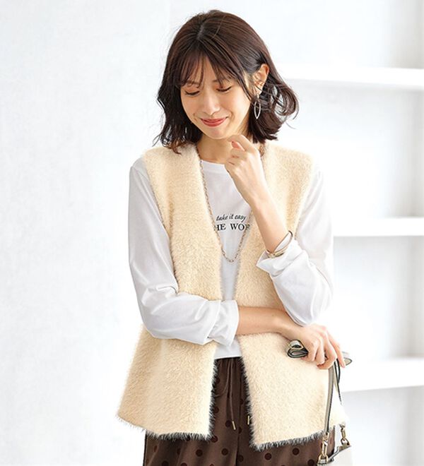 BELLUNA（ベルーナ）の「ふんわり贅沢シャギー素材ペプラムベスト（ベスト）」｜アイボリー