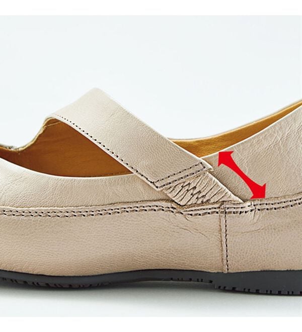 BELLUNA（ベルーナ）の「牛革ベルトスリッポンシューズ（パンプス）」｜詳細画像