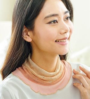 BELLUNA（ベルーナ）の「シルク１００％やわらかネックカバー（ストール・スカーフ・マフラー）」｜ｵﾚﾝｼﾞｸﾞﾗﾃﾞｰｼｮﾝ(ﾋﾞｼﾞｭｰ)