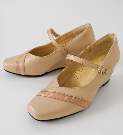 BELLUNA（ベルーナ）の「４Ｅ山羊革甲ストラップウェッジパンプス（パンプス）」