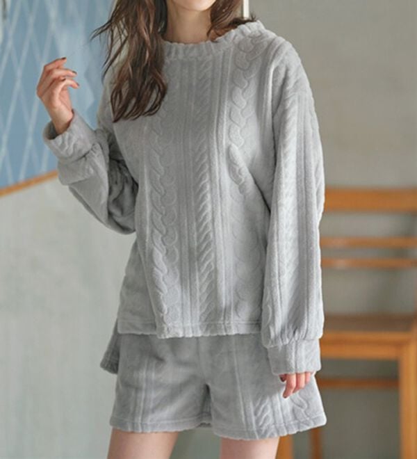 YU'NOW（ユナウ）の「【上下２点セット】ケーブル風フリースルームウェア＆ショートパンツセット（パジャマ・ルームウェア）」｜詳細画像