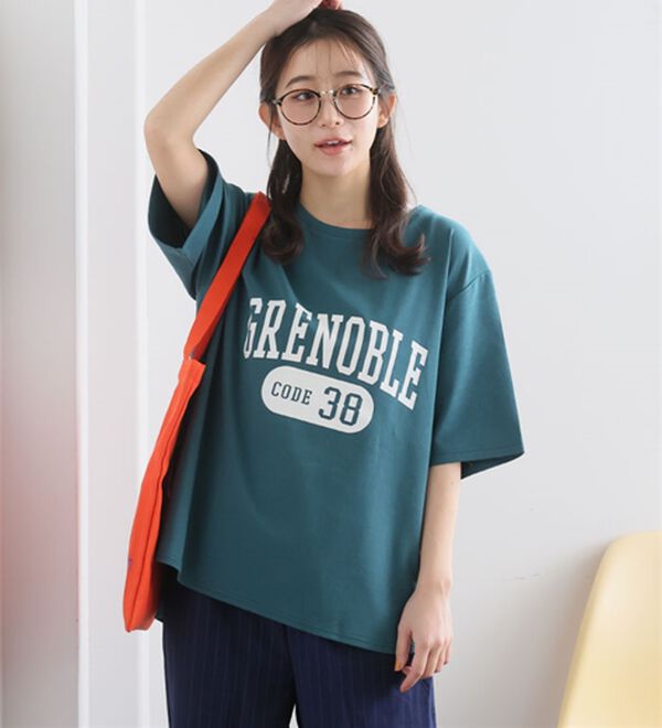 A HAPPY MARILYN（アハッピーマリリン）の「【Ｍ～８Ｌ】【接触冷感・ＵＶ対策】カレッジプリント裾ラウンドＴシャツ（Tシャツ）」｜詳細画像