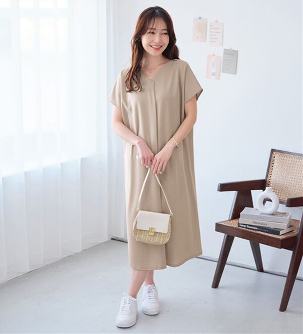 alotta（アロッタ）の「【４つの機能付】ひんやりフロントタックＶネックゆるワンピース（カットソーワンピース）」｜詳細画像