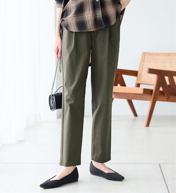 BELLUNA（ベルーナ）の「チノ見えストレッチ素材テーパードパンツ（テーパードパンツ）」｜ダークカーキ