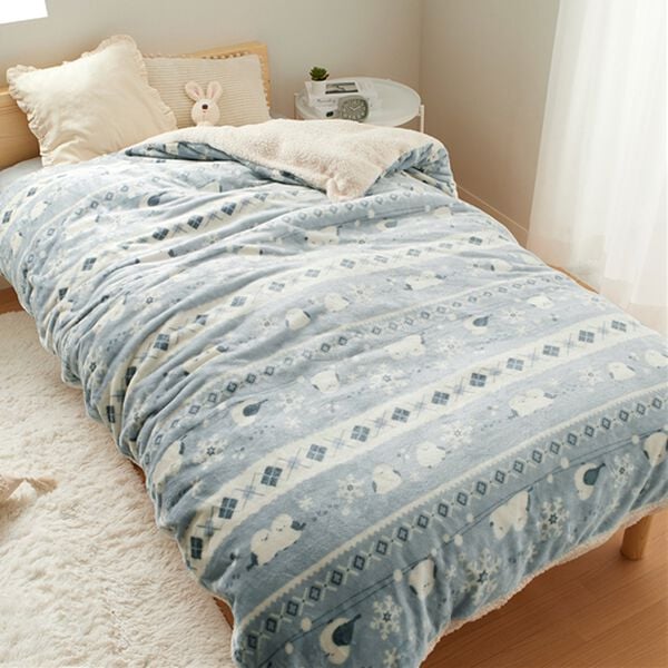 iellio（イエリオ）の「【８日間限定価格】もこもこボアとフランネルの毛布にもなるあったか布団カバー＜フランネル・北欧調・肌ざわり＞（掛布団カバー）」｜シマエナガ