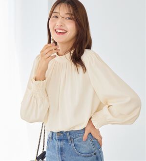 alotta（アロッタ）の「ボリューム袖上品とろみブラウス（ブラウス）」｜アイボリー