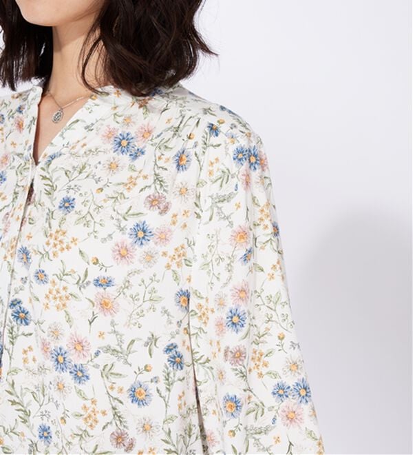 BELLUNA（ベルーナ）の「レーヨン素材ギャザー使いプリントブラウス（ブラウス）」｜詳細画像
