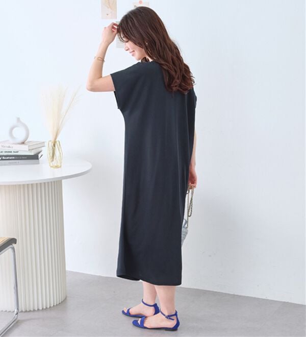 alotta（アロッタ）の「【４つの機能付】ひんやりフロントタックＶネックゆるワンピース（カットソーワンピース）」｜詳細画像