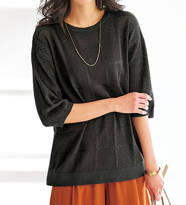 BELLUNA（ベルーナ）の「スクエア柄透かし編ニットプルオーバー（ニット・セーター）」｜チャコール