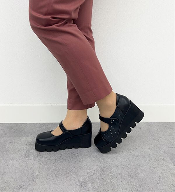 BELLUNA（ベルーナ）の「４Ｅ異素材使い甲ベルト付美脚シューズ（パンプス）」｜詳細画像