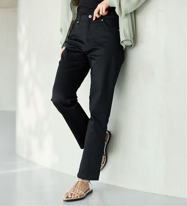 BELLUNA（ベルーナ）の「サラリ速乾！綿サテンストレッチカラーパンツ（フルレングスパンツ）」｜詳細画像