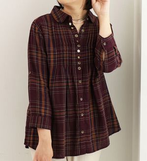 BELLUNA（ベルーナ）の「ダブルガーゼ素材オーバーブラウス（ブラウス）」｜ワイン系チェック