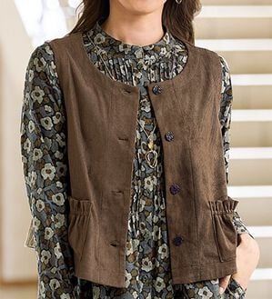 BELLUNA（ベルーナ）の「ソフトコーデュロイ素材ポケットデザインベスト（ベスト）」｜ブラウン