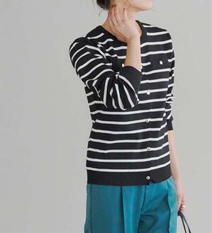 Pierrot（ピエロ）の「上品見えスポンジニットゴールドボタンカーディガン（ニットカーディガン）」｜ブラック&times;オフホワイト