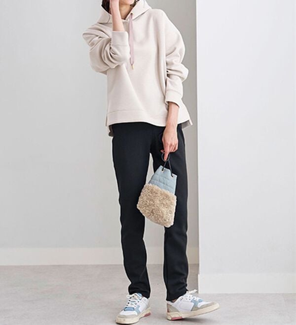 BELLUNA（ベルーナ）の「裏ベロアストレッチ素材レギンスパンツ（フルレングスパンツ）」｜詳細画像