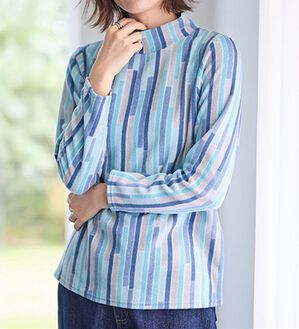 LAVIENNE（ラヴィエンヌ）の「薄手ストレッチフリースのプリントハイネック長袖（ニット・セーター）」｜ブルーストライプ