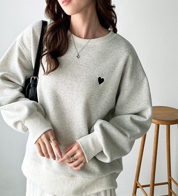 GeeRA（ジーラ）の「ロゴ＆ハート刺しゅう裏起毛スウェット（トレーナー・スウェット）」｜詳細画像