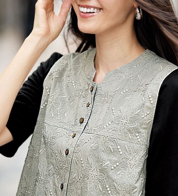 BELLUNA（ベルーナ）の「インド綿大人の花柄フレアーベスト（ベスト）」｜詳細画像