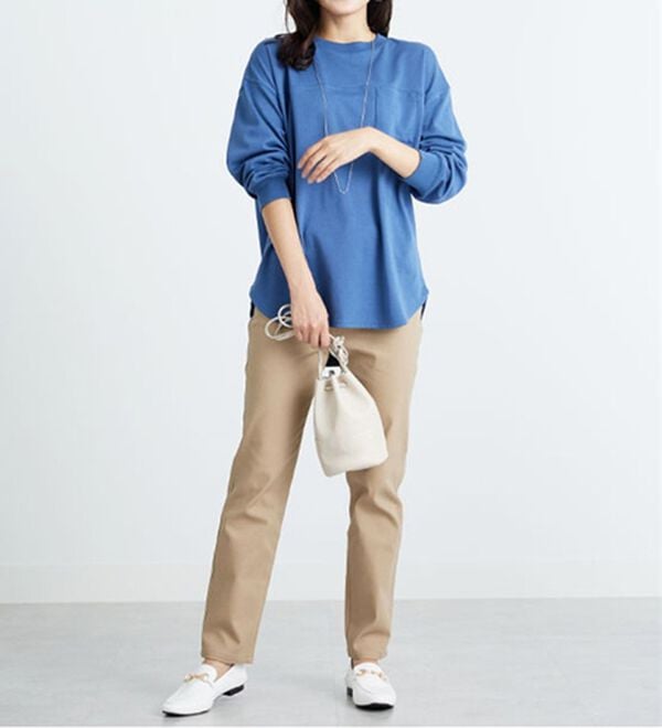 BELLUNA（ベルーナ）の「吸湿発熱ポンチ素材ポケット付プルオーバー（カットソー）」｜詳細画像