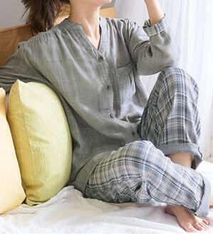 LAVIENNE（ラヴィエンヌ）の「【オーガニックコットン使用】綿１００％Ｗガーゼのルームパジャマ（パジャマ・ルームウェア）」｜グレー