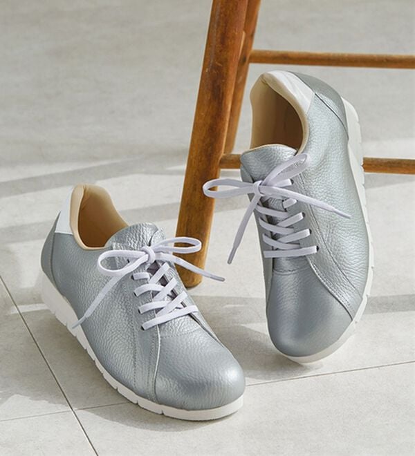 ルフラン（ルフラン）の「＜ラシーナコンフォート＞外反母趾対応４Ｅレザースニーカー（スニーカー）」｜シルバー