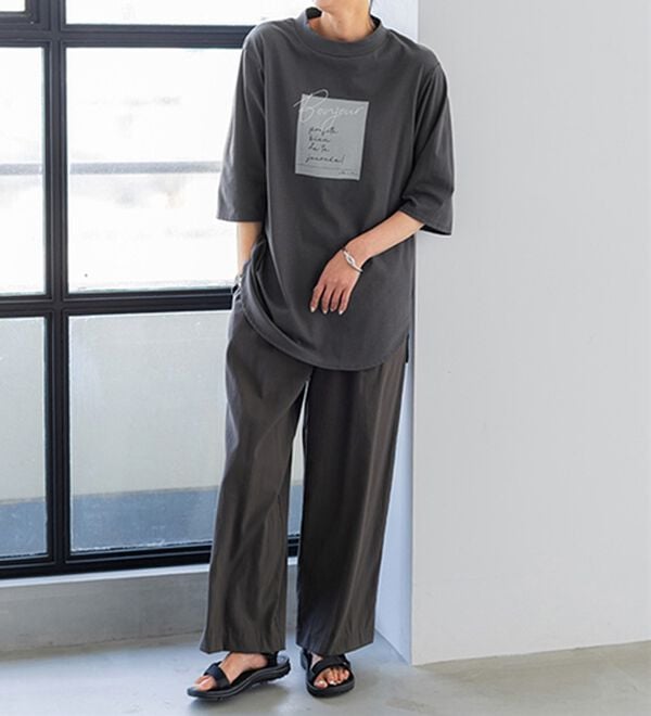 BELLUNA（ベルーナ）の「＜ＥＬＬＥ　Ａｃｔｉｖｅ＞多機能ロゴプリントチュニック（チュニック）」｜詳細画像