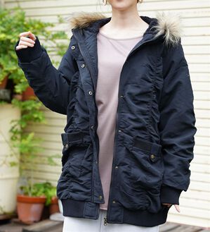 A HAPPY MARILYN（アハッピーマリリン）の「【Ｌ～６Ｌ】リブ使い裏ボア長袖モッズコート（ロングコート）」｜ブラック