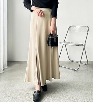 GeeRA（ジーラ）の「スリットマーメイドフレアスカート（ロングスカート）」｜ベージュ