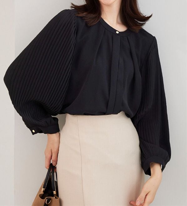 BELLUNA（ベルーナ）の「＜セレモニースタイル＞袖プリーツデザインブラウス（ブラウス）」｜詳細画像