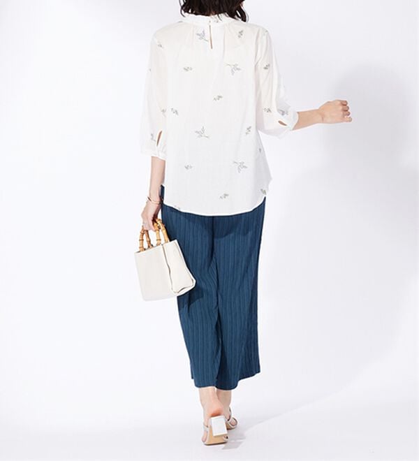 BELLUNA（ベルーナ）の「綿100％とび花刺しゅうブラウス（ブラウス）」｜詳細画像