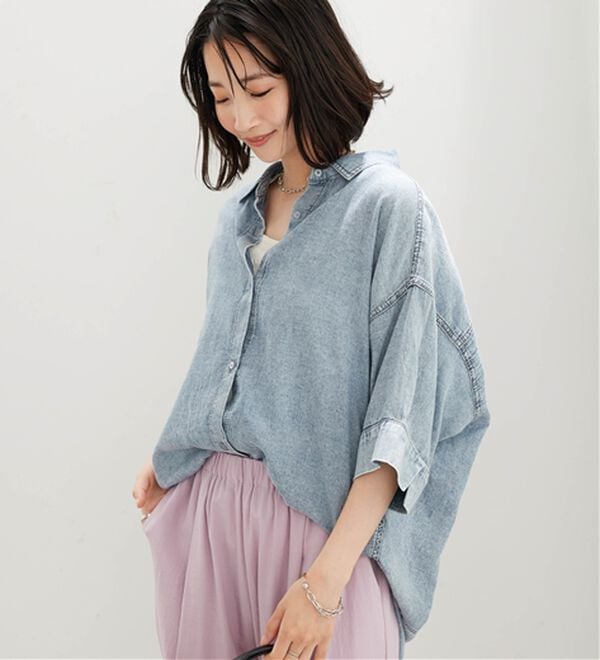 BELLUNA（ベルーナ）の「シアーデニム素材裾タックゆったりシャツ（シャツ）」｜詳細画像