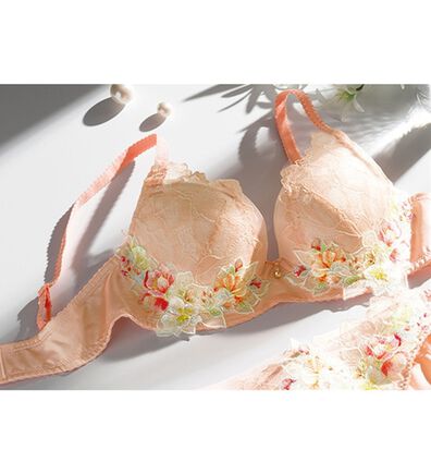 LAVIENNE（ラヴィエンヌ）の「＜ワコール＞Ｗｉｎｇ　Ｌｅｓｉａｇｅ（レシアージュ）やさしくフィット　ブラ（ブラジャー）」