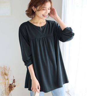 Viola e Viola（ヴィオラ エ ヴィオラ）の「なめらかポンチ　キーネックチュニック（チュニック）」｜ネイビー