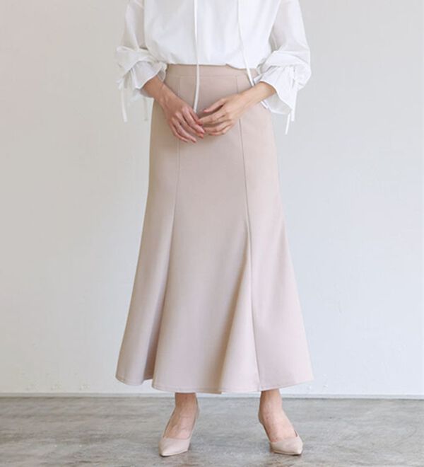 Pierrot（ピエロ）の「ストレッチマーメイドスカート（ロングスカート）」｜グレージュ