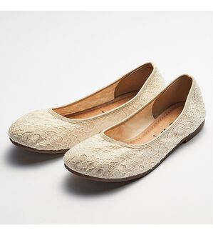 RANAN（ラナン）の「日本製カジュアルシューズ（フラットシューズ）」｜アイボリーレース
