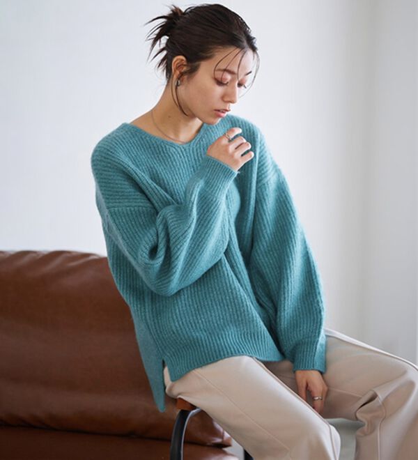 Pierrot（ピエロ）の「【洗濯機で洗える】ネックが選べるふんわりボリューム袖ニット（ニット・セーター）」｜詳細画像