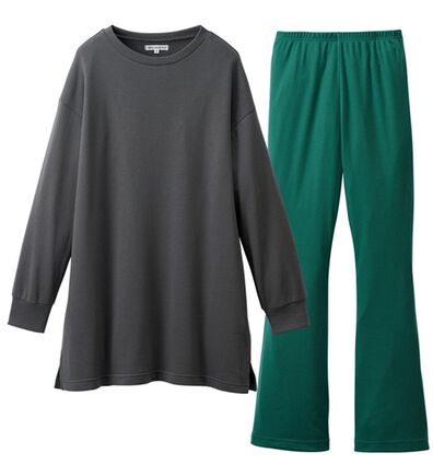 YU'NOW（ユナウ）の「【上下２点セット】バックロゴプルオーバーチュニック＆フレアパンツセット（パジャマ・ルームウェア）」