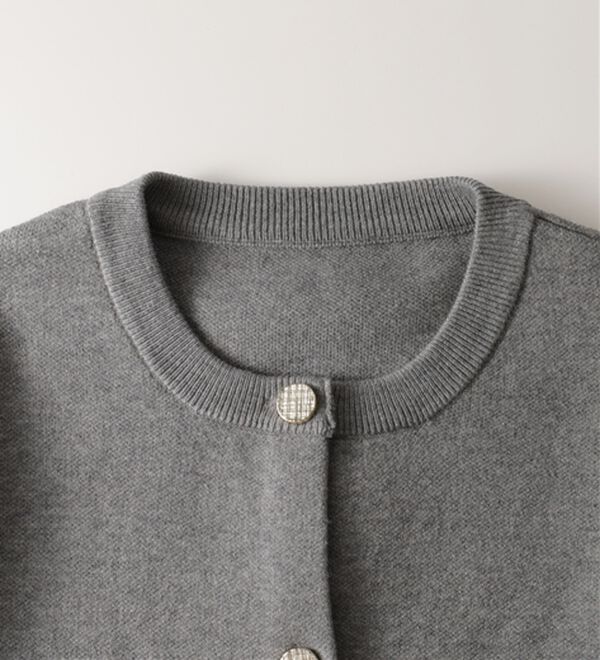 BELLUNA（ベルーナ）の「金ボタン使いニットカーディガン（ニットカーディガン）」｜詳細画像