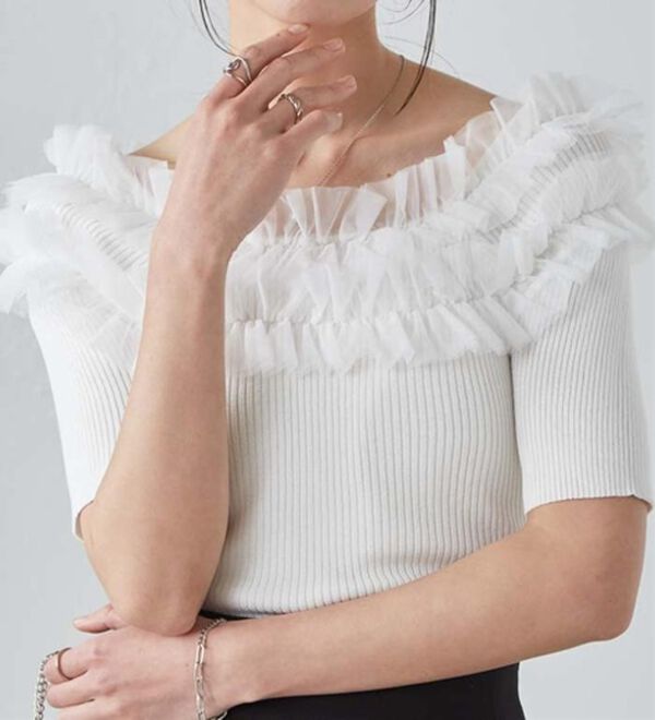 RANAN（ラナン）の「チュールフリルオフショルニット（ニット・セーター）」｜詳細画像