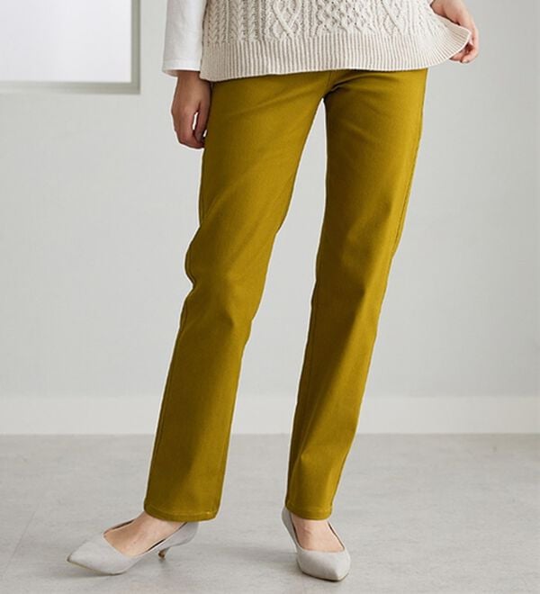 BELLUNA（ベルーナ）の「静電防止！蓄熱綿サテンストレッチカラーパンツ（フルレングスパンツ）」｜マスタード