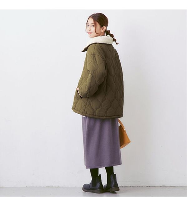 Viola e Viola（ヴィオラ エ ヴィオラ）の「衿ボア切替ウエーブキルトコート（ハーフコート）」｜詳細画像