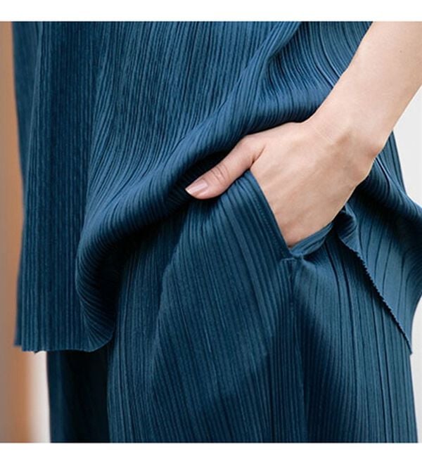 LAVIENNE（ラヴィエンヌ）の「さらっと軽いプリーツセットアップ（セットアップ）」｜詳細画像