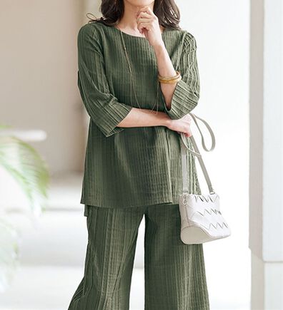 BELLUNA（ベルーナ）の「別々でも使えるタック調素材セットアップ（セットアップ）」